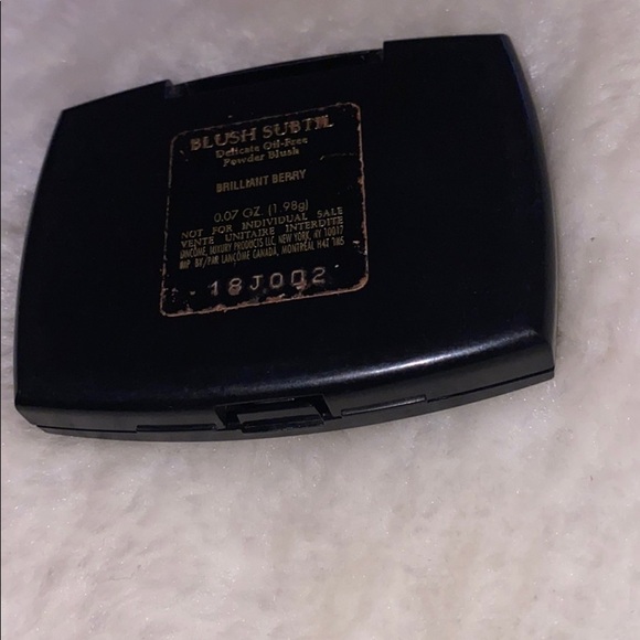 Lancôme brilliant  berry powder blush - Picture 4 of 6